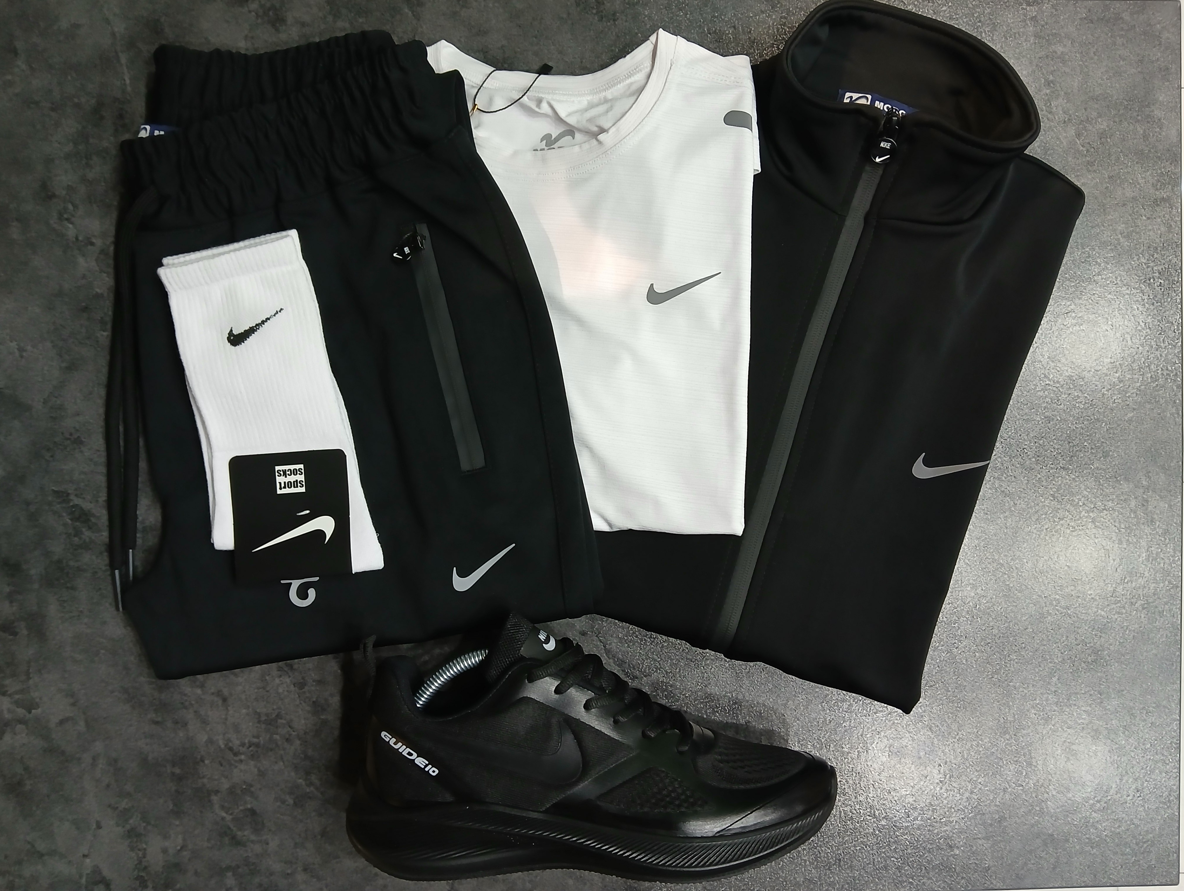 ست۵تیکه(کتونی گرمکن شلوار تیشرت جوراب)Nike